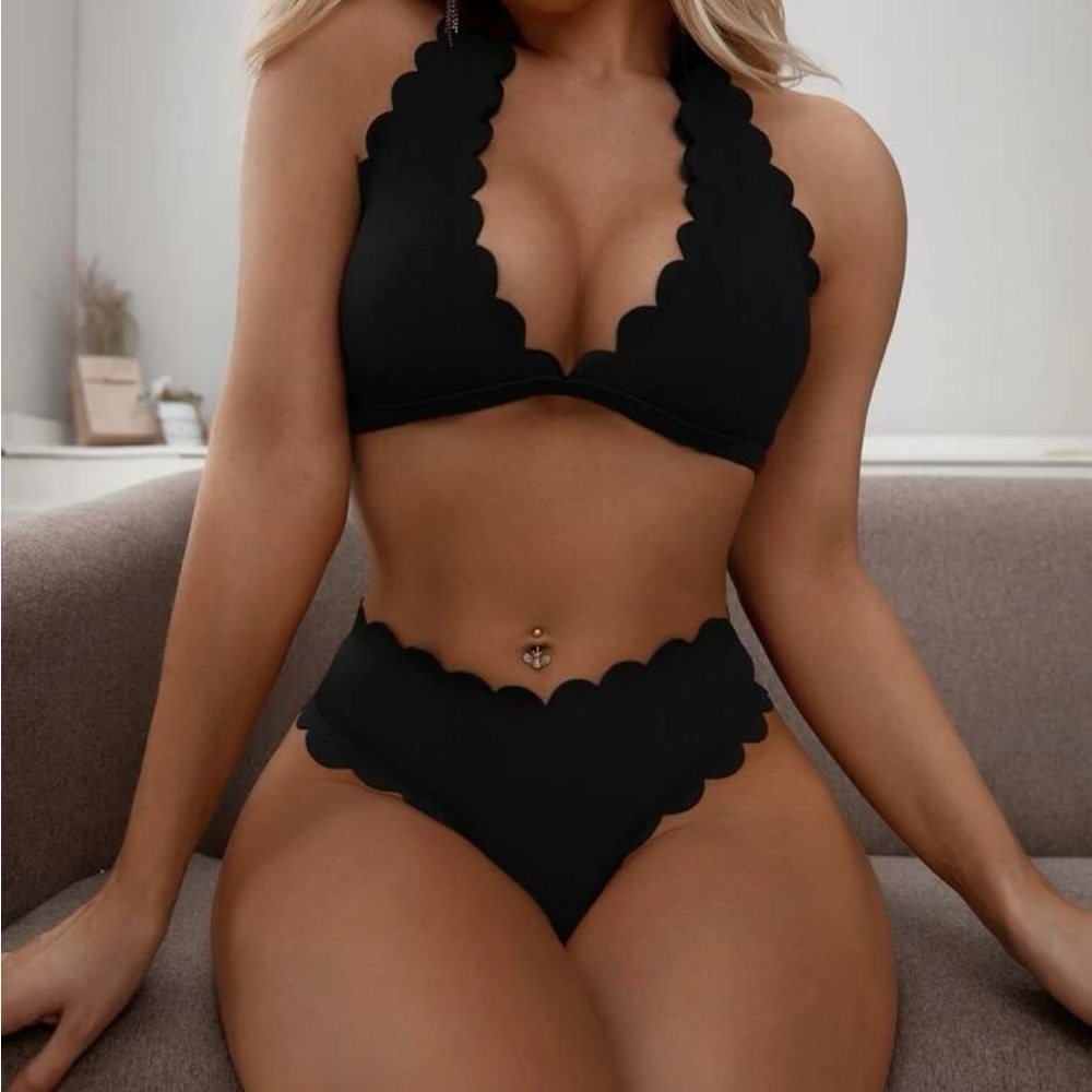 Scallop Trim Bikini Swimsuit
